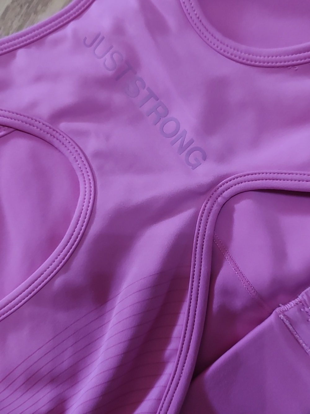 High-Impact Pink Sports Bra with Smooth Support - Picture 3 of 8